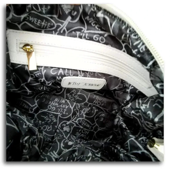 Betseyville Purse Heart Crossbody Black and White Betsey Johnson - Picture 3 of 7